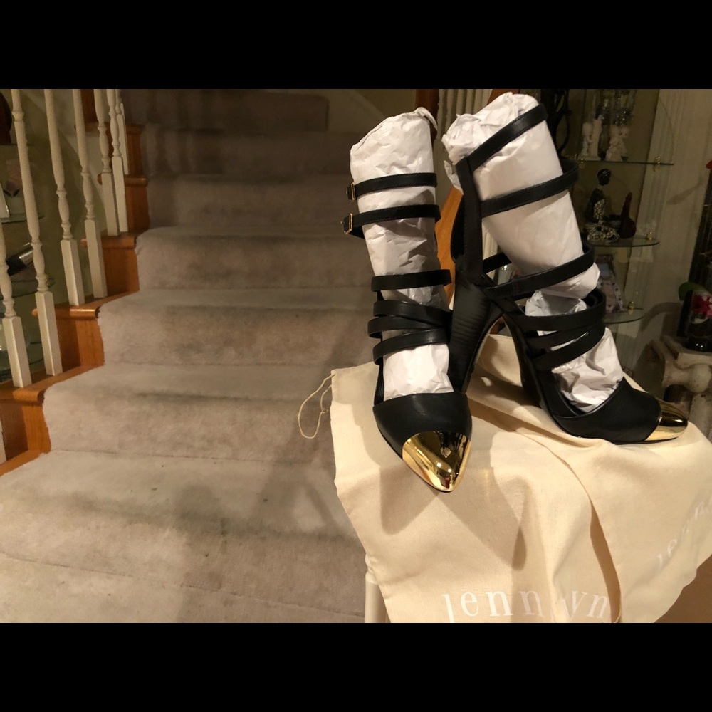 Size 6 strapping cap-toe Black Multi strap sandal - Picture 4 of 8